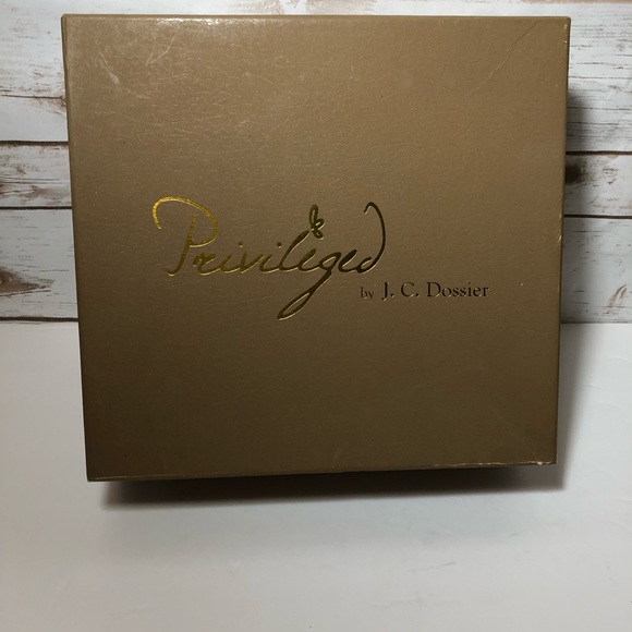 FINAL SALE $28💥🔥BLACK AND GOLD  HEEL BOOTIES. - Picture 7 of 7